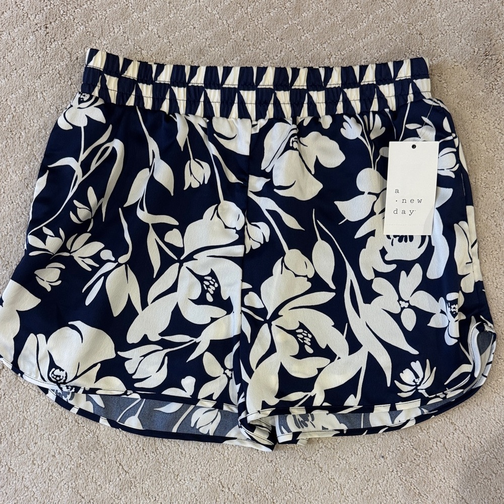A New Day Women's Black and White Floral Athletic Shorts‎